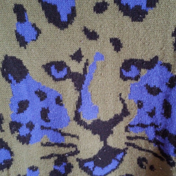 Sweater - Picture 2 of 4